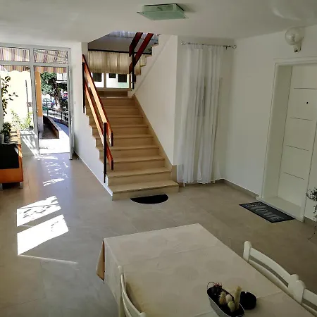 Deluxe F & M Apartment Tucepi