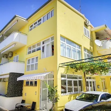 Apartment Deluxe F & M