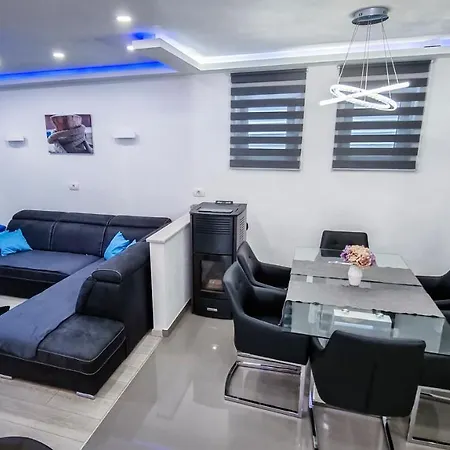 Apartment Deluxe F & M Tucepi