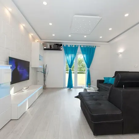 Apartment Deluxe F & M