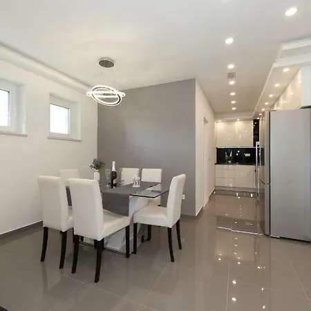 Deluxe F & M Apartamento *